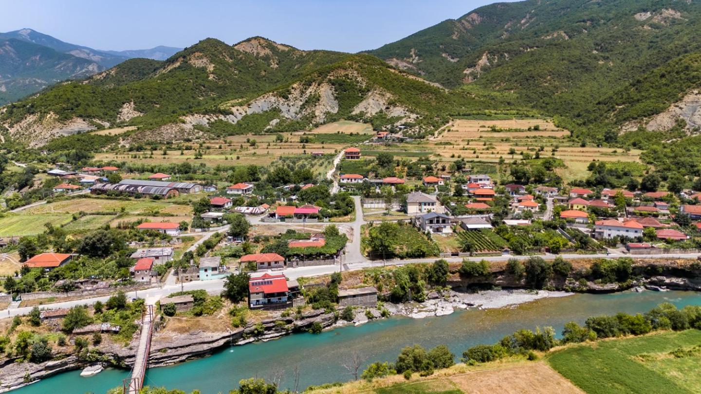 Bujtina Lumo & Pool Përmet Exterior foto