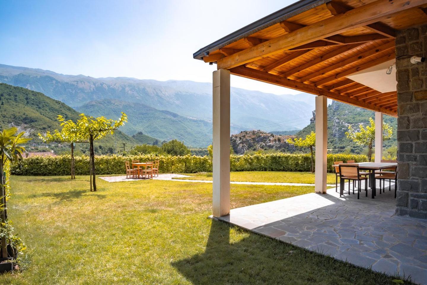 Bujtina Lumo & Pool Përmet Exterior foto