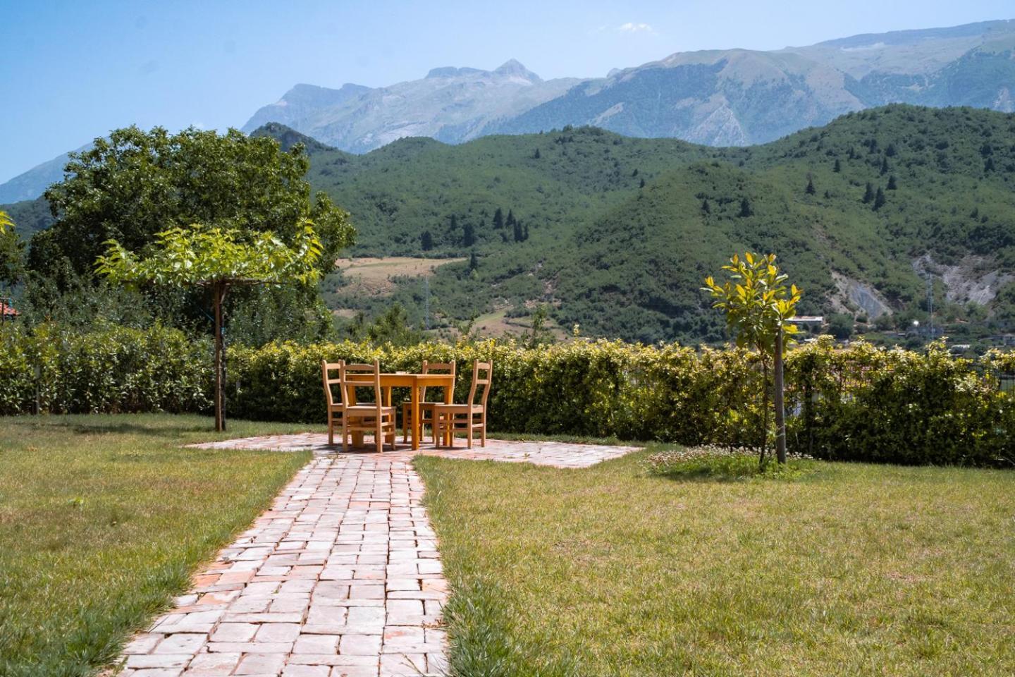 Bujtina Lumo & Pool Përmet Exterior foto